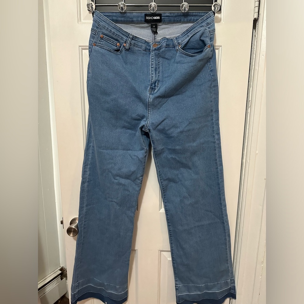 Fashion nova curve wide leg jeans with stretch - Picture 3 of 5